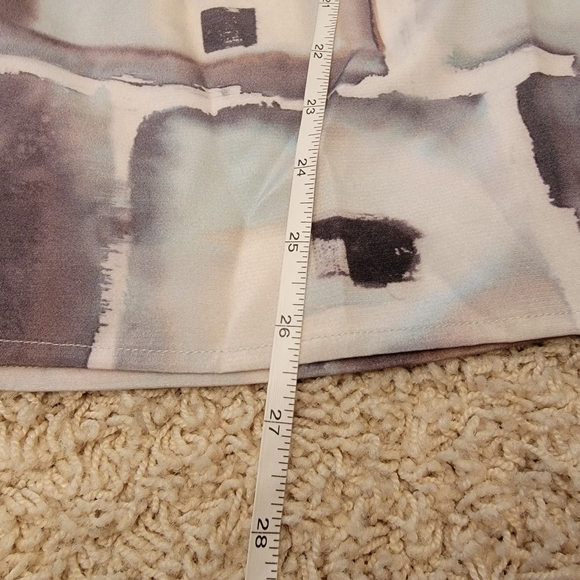 St. John Silk V Neck Blouse Geometric Square Print Pewter Multi Size 12 NWT - Picture 10 of 12